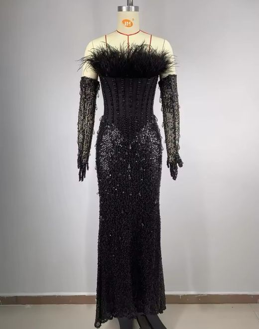 Lola model dress