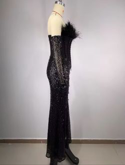 Lola model dress