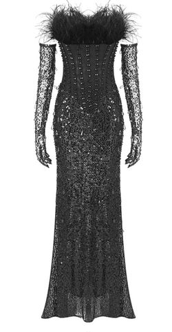 Lola model dress