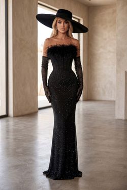 Lola model dress