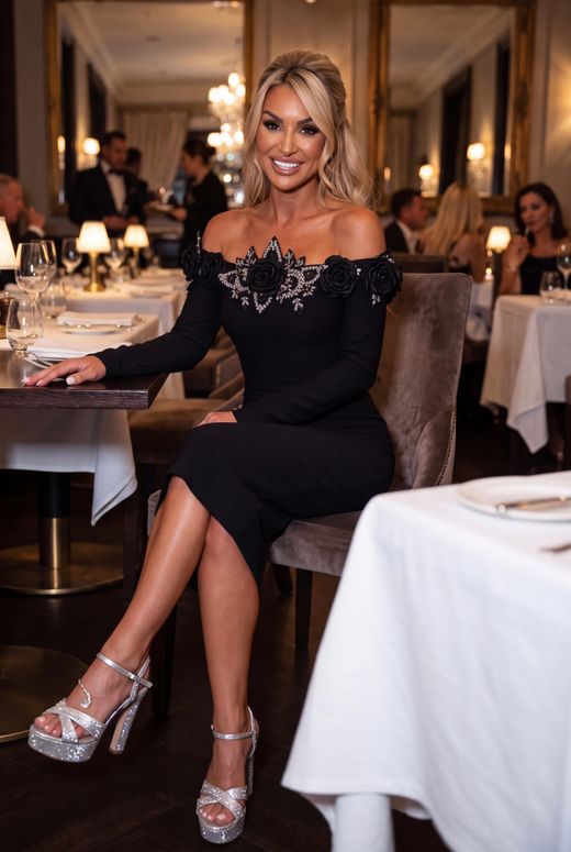 Mara model dress