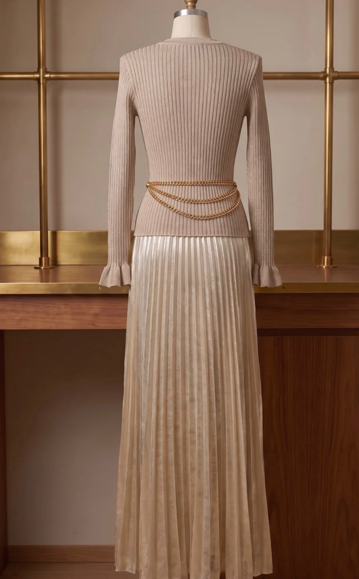 Vestido dorado modelo Marian