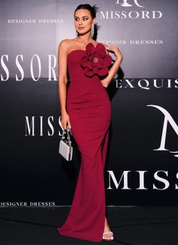 Mariana model dress