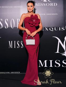 Mariana model dress