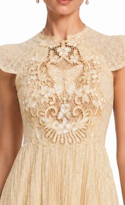 Vestido modelo Mariposas beige