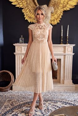 Vestido modelo Mariposas beige