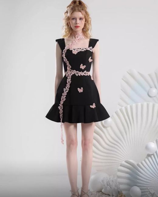 Maripositas model dress