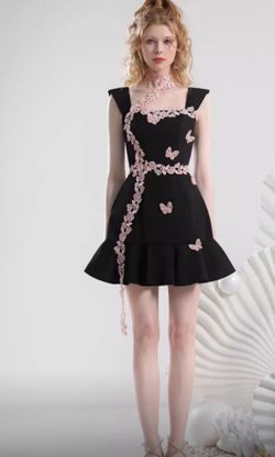 Maripositas model dress
