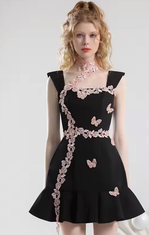 Maripositas model dress