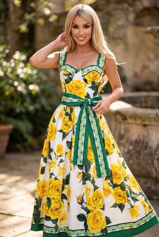 Pandoras model dress