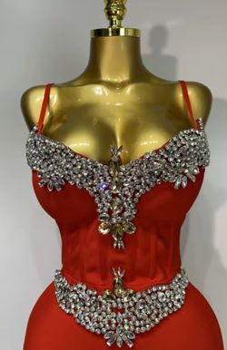 Vestido modelo Princesa Roja