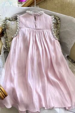 Vestido modelo Rosita Perlada