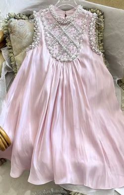 Vestido modelo Rosita Perlada