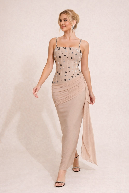 Vestido modelo Santa Lucia beige