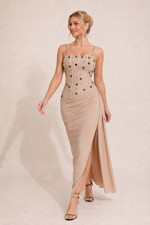 Vestido modelo Santa Lucia beige