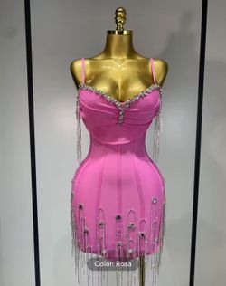 Vestido modelo Saray Rosa
