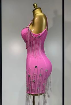Vestido modelo Saray Rosa