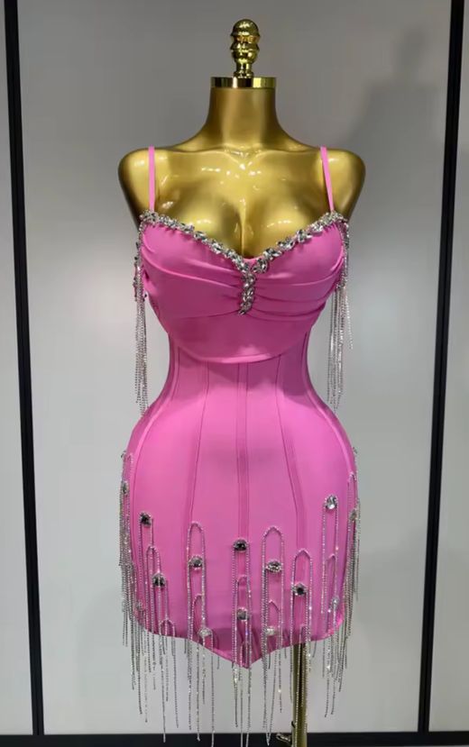Vestido modelo Saray Rosa