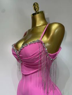 Vestido modelo Saray Rosa