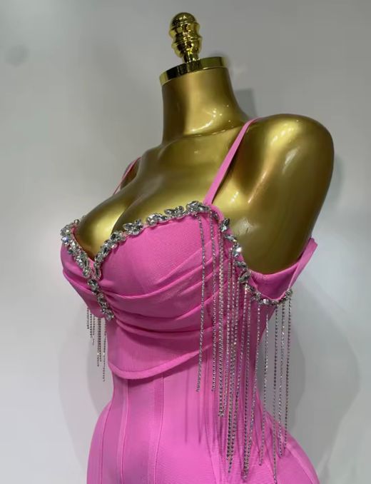 Vestido modelo Saray Rosa
