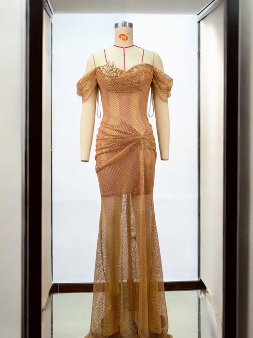 Vestido modelo Sirena dorada