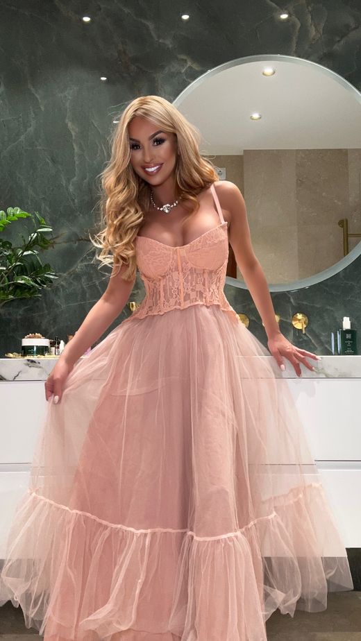 Vestido modelo Tul Coral