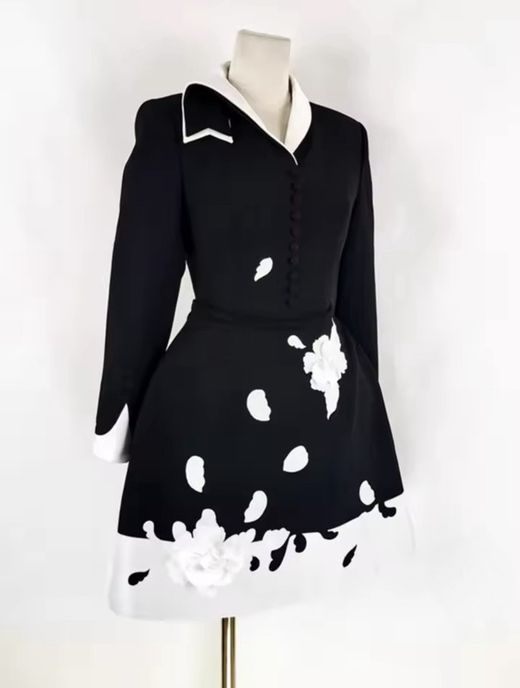 Vestido modelo Victoria Petal