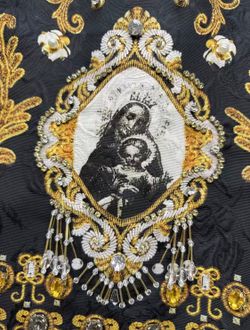 Vestido modelo Virgen