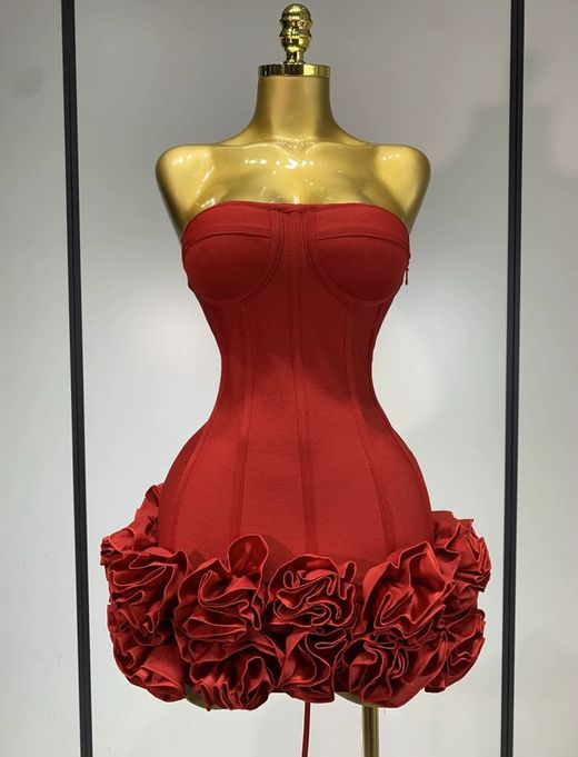 Robe modèle Virginas Red