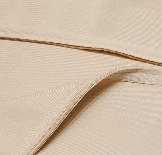 Robe modèle volants beige