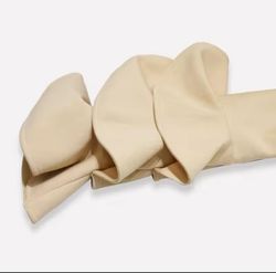 Robe modèle volants beige