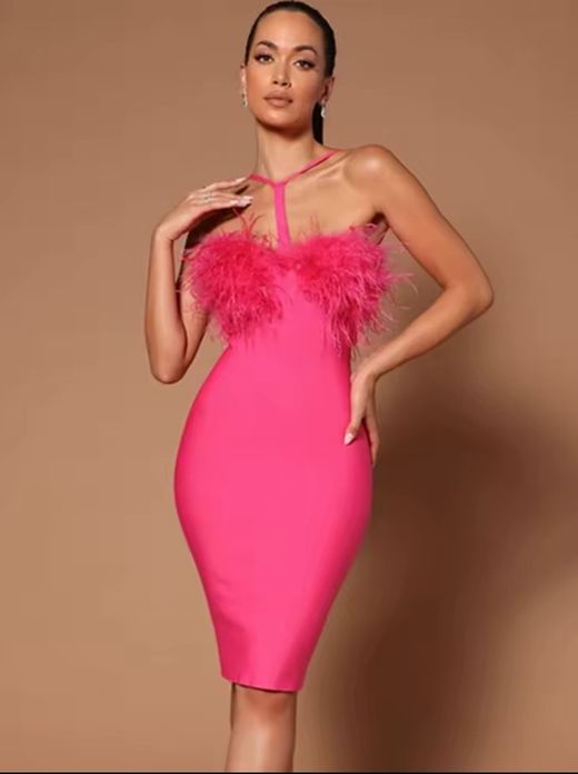 Pacha moldelo dress
